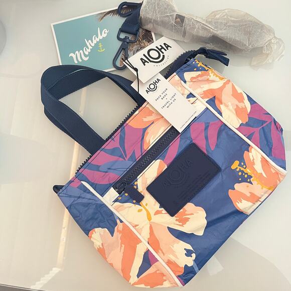 Aloha Collection Handbags - Aloha collection• Monochrome bag CROSSBODY
Adrift in SERENE